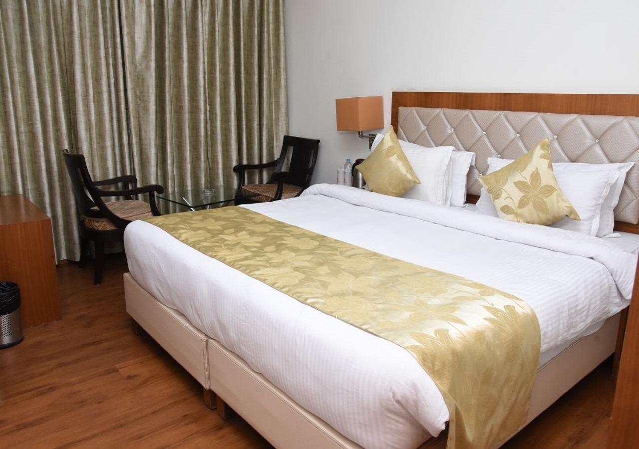 Hotel Meadows Varanasi Eksteriør billede